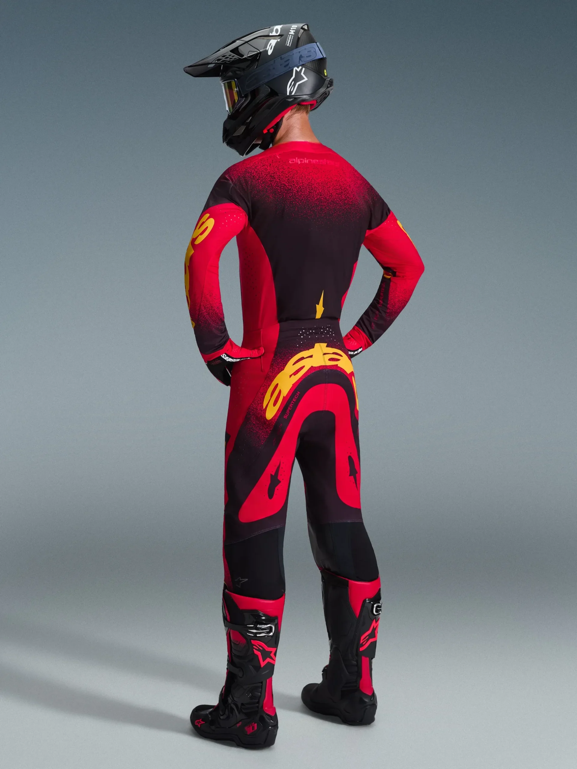 2026 Supertech Scenz Bekleidungsset